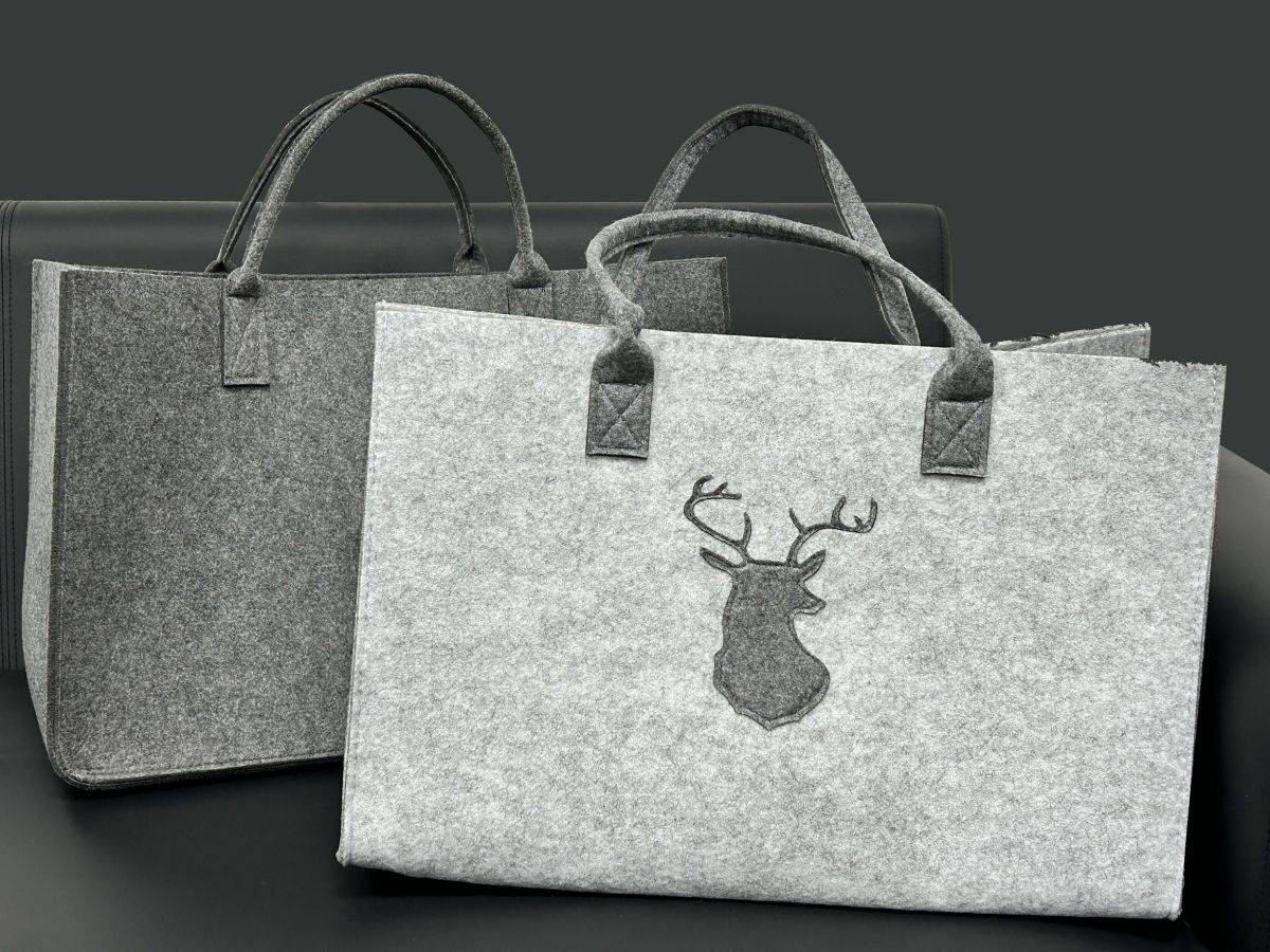 Felt bags made from recycled solid polyester fibers