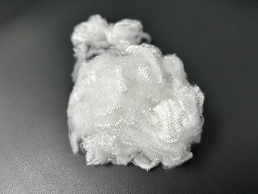 Regenerated spunlace solid polyester fiber