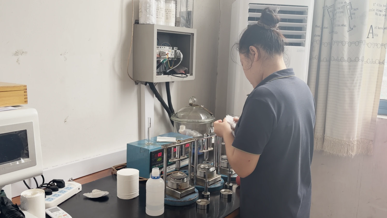 Quality testing of polyester staple fiber in the factory laboratory